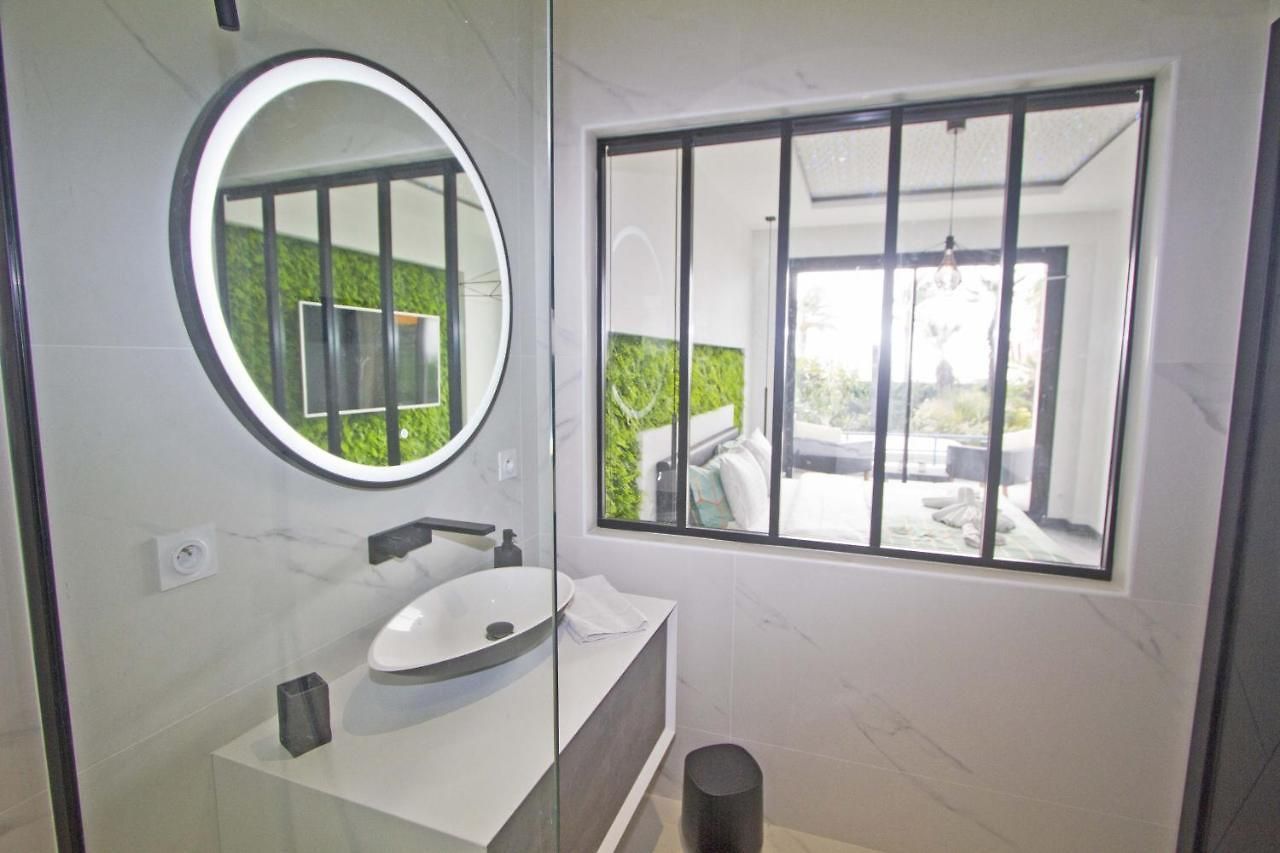 Luxury Garden Jacuzzi Promenade Apartment