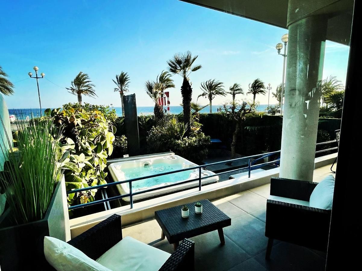 Apartment Luxury Garden Jacuzzi Promenade