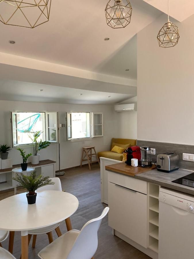 Cozy With Terrace - Old Town Appartement *