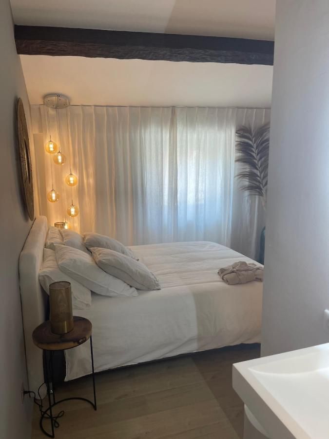La Hotel *
