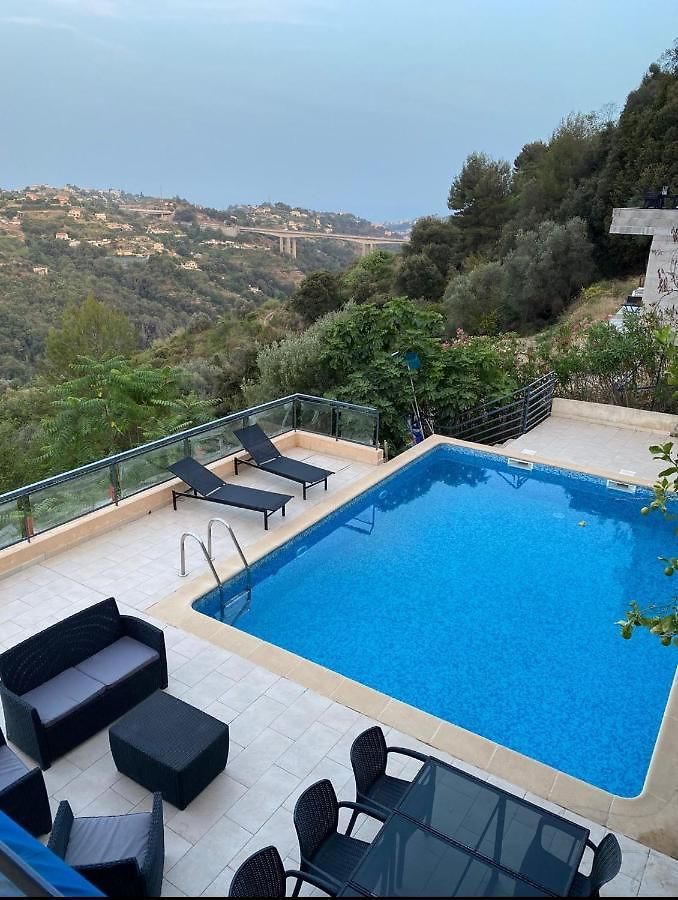 Spacieuse Niçoise Au Calme Avec Piscine Villa Nice