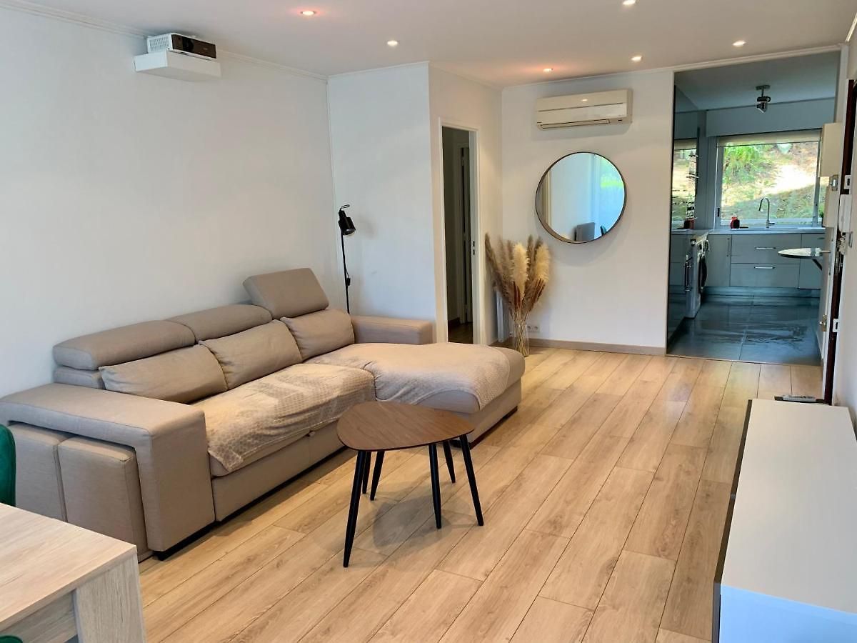En Résidence Avec Piscine, Cinéma Nice