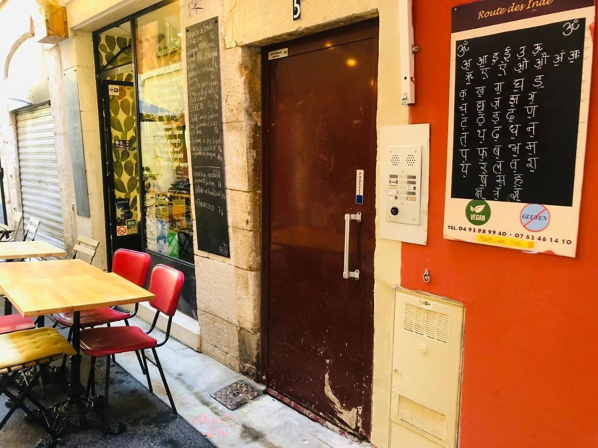 Au Cœur Du Vieux Place Rossetti Et De Sa Fabuleuse Promenade Des Nice