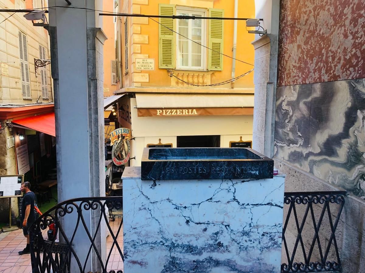 Au Cœur Du Vieux Place Rossetti Et De Sa Fabuleuse Promenade Des Nice