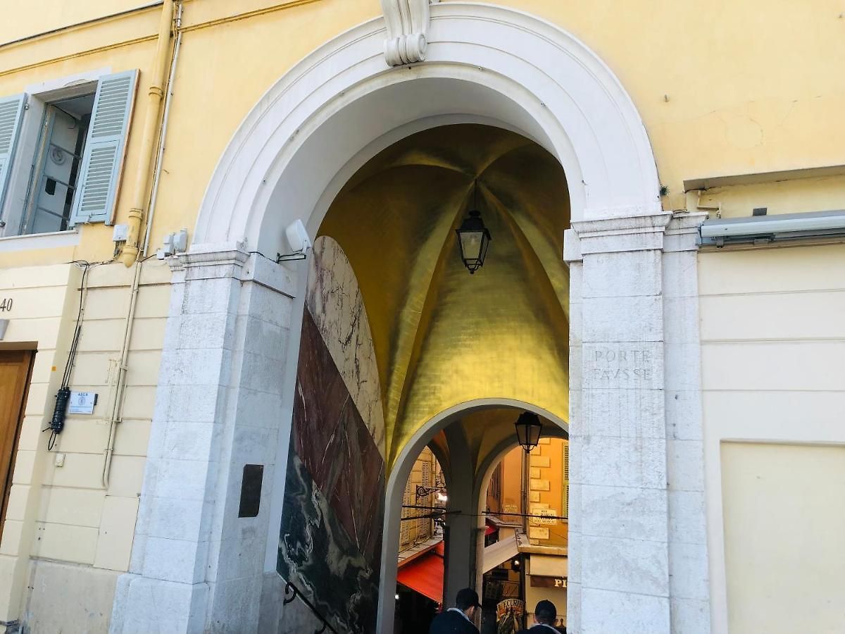 Au Cœur Du Vieux Place Rossetti Et De Sa Fabuleuse Promenade Des Nice