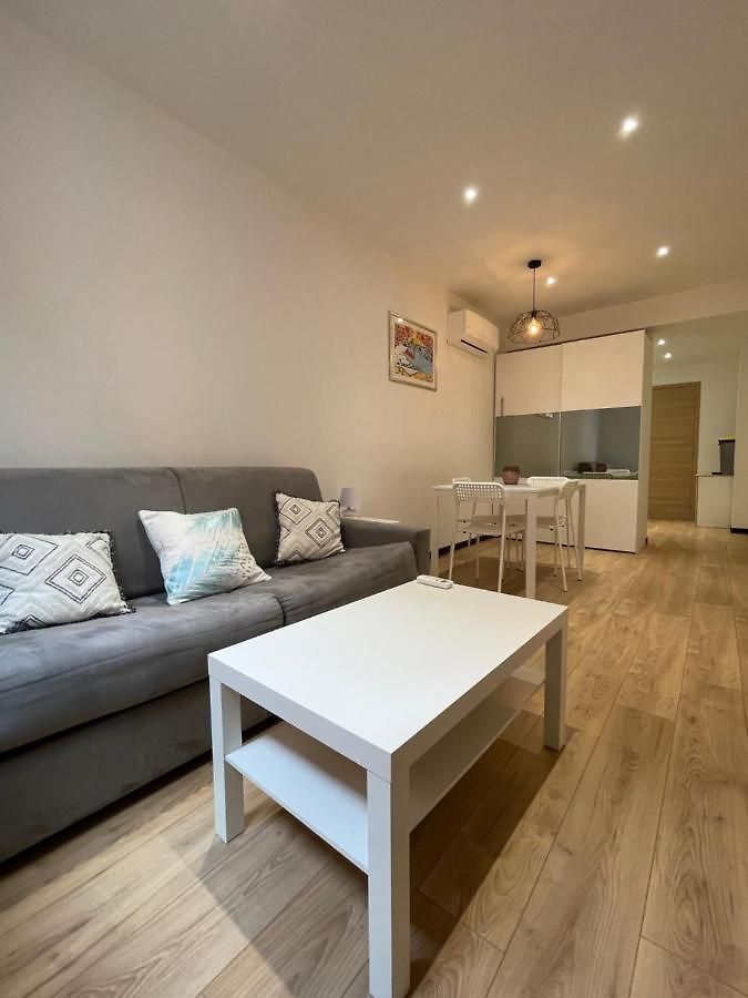 Au Cœur Du Vieux Place Rossetti Et De Sa Fabuleuse Promenade Des Appartement Nice
