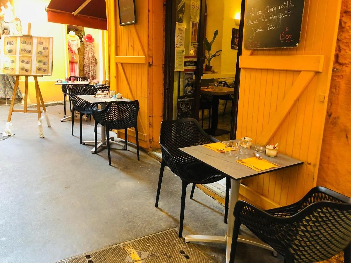 Au Cœur Du Vieux Place Rossetti Et De Sa Fabuleuse Promenade Des
