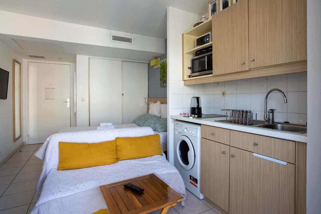 Air-Conditioned Studio With Swimming Pool Close To The Sea