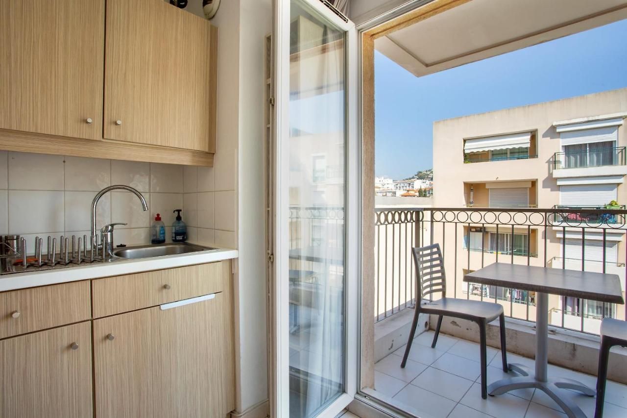 Apartment Air-Conditioned Studio With Swimming Pool Close To The Sea