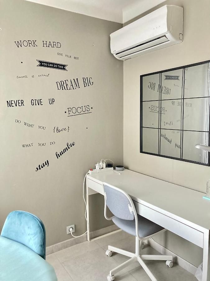 Only For Female Guests, Shared Homestay, West Cosy Flat, Balcony Near Airport Train Public Transport Supermarket * Nice