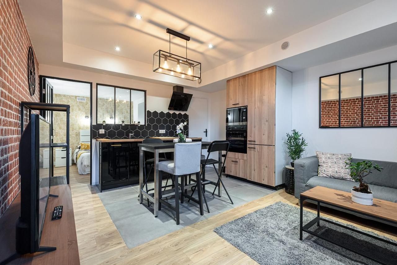 Loft Magnan - Parking - Ideal Couples -beach -tram & Supermarkets - New & Confort-ac Apartment