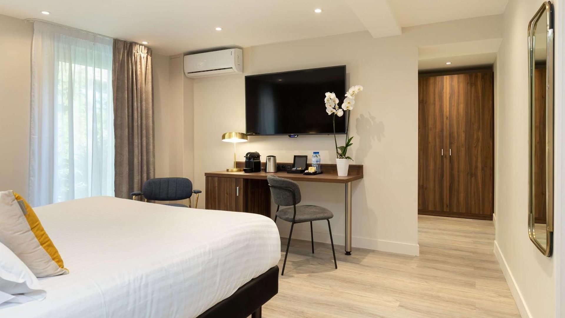 Hotel Western Brice Garden 4*