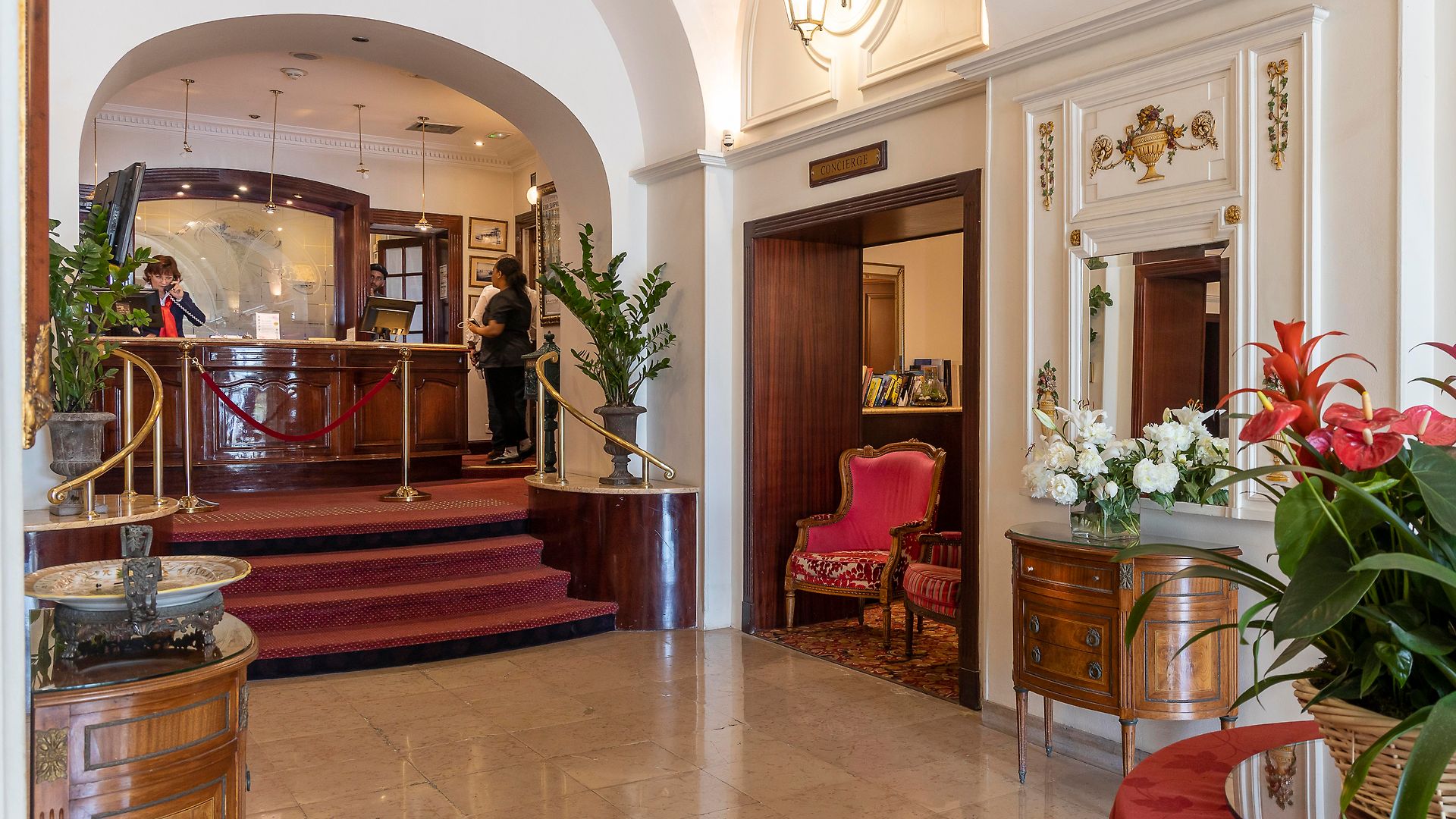 West End Promenade Hotel 4*