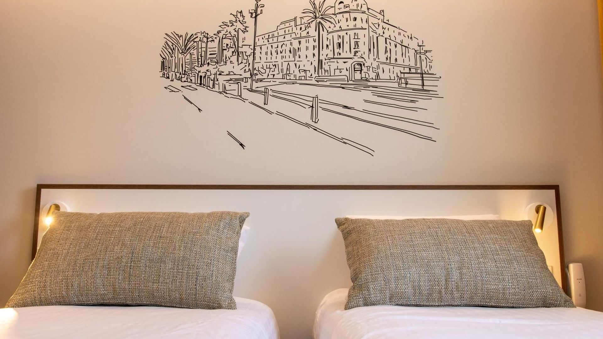 Du Pin Port Hotel 3*