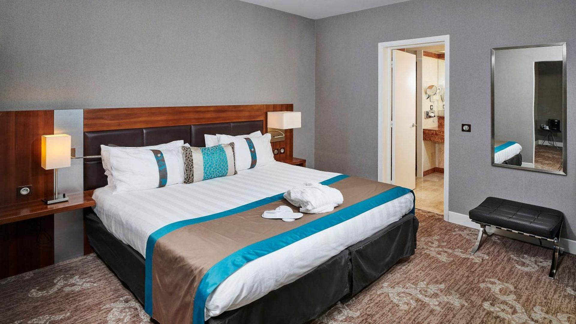Hotel By Ihg