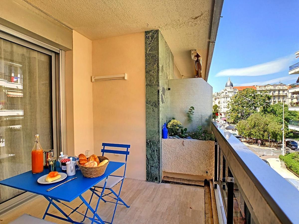 Blue Riviera Terrace Central By Nicesitter *