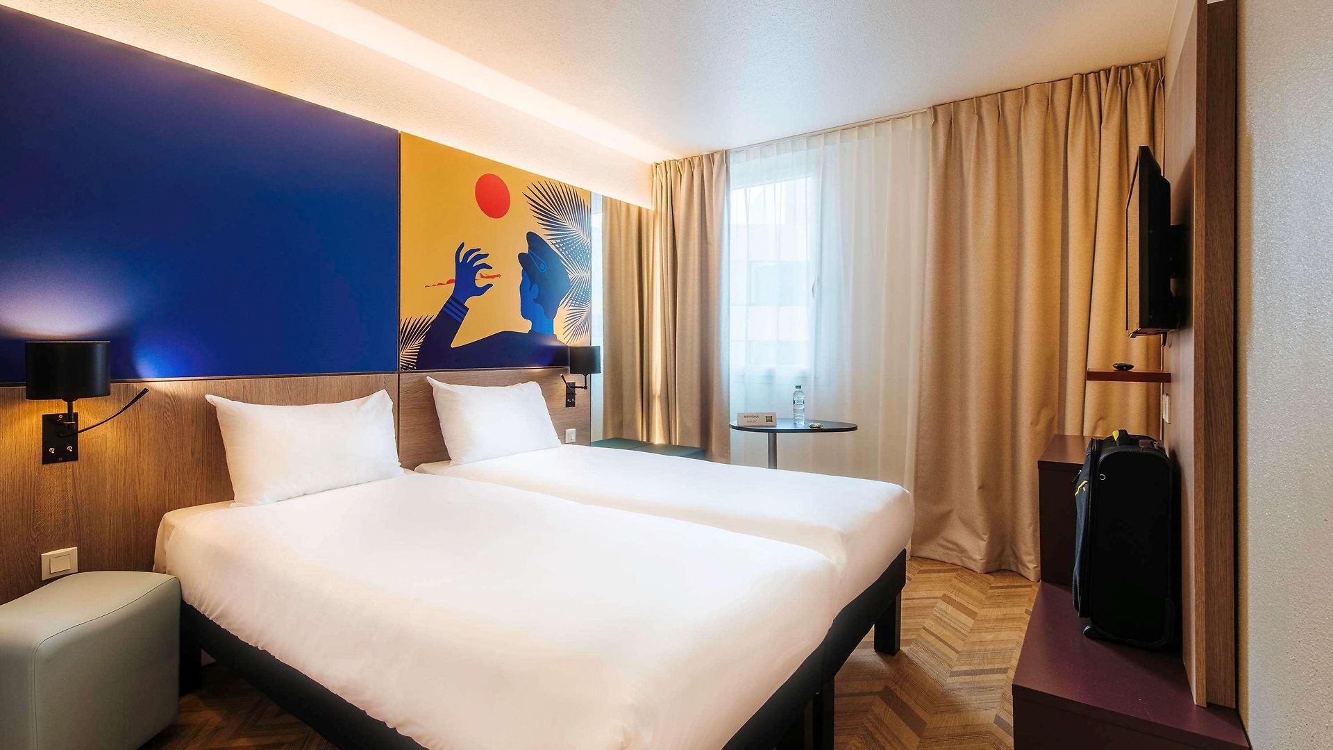 Ibis Styles Aéroport Arenas Hotel 3*