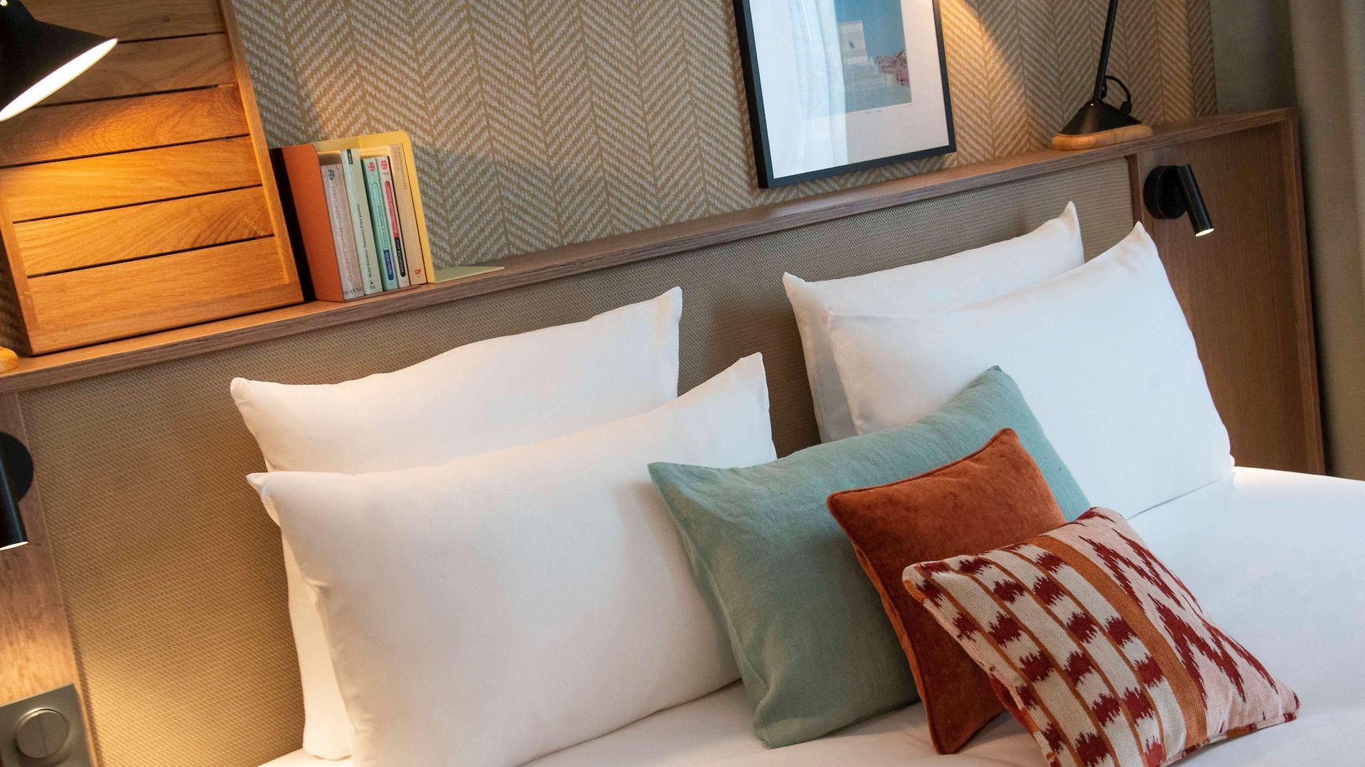 Novotel Airport 4*