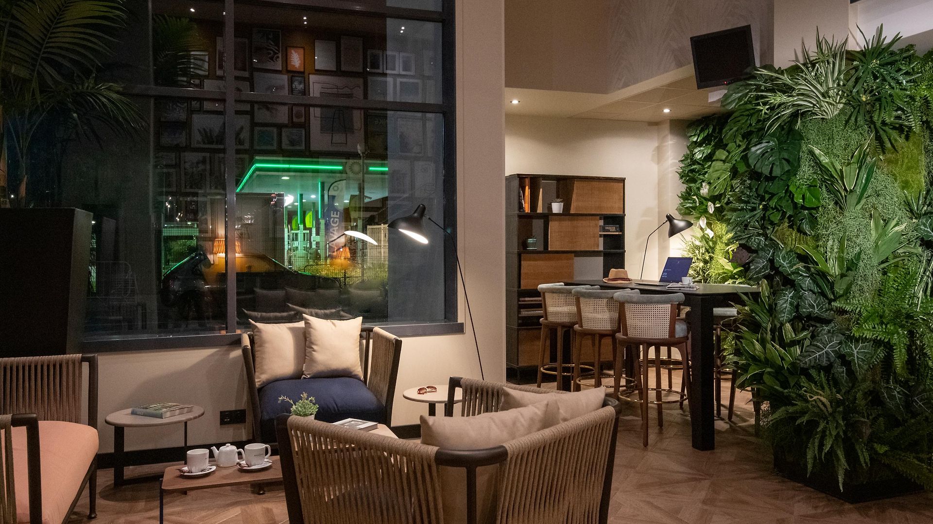 Novotel Airport