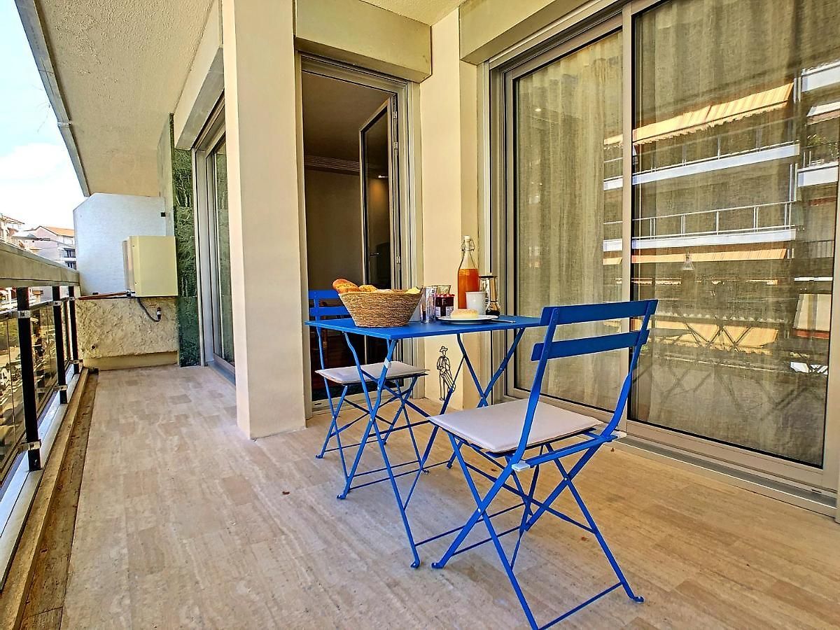 Blue Riviera Terrace Central By Nicesitter *