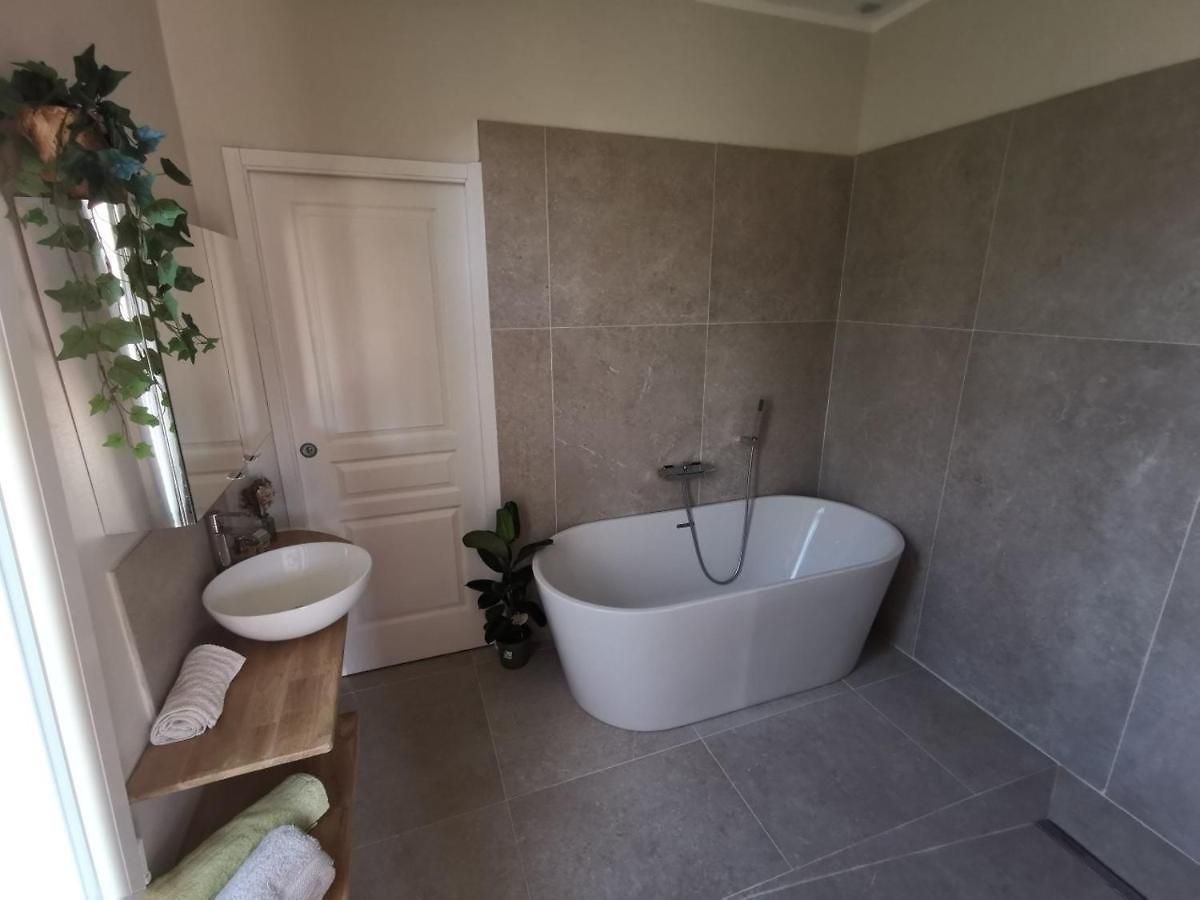 Privee Luxueuse Monte 0ropa Bed & Breakfast