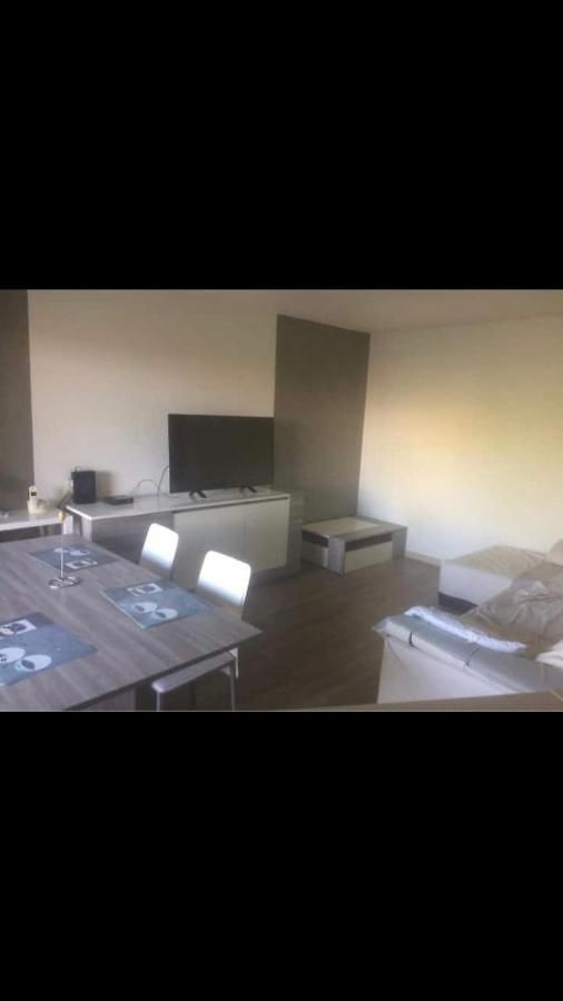 Entier Dans Résidence Privée Avec Gardien, Piscine Et Aire De Jeux Pour Enfants Appartement *
