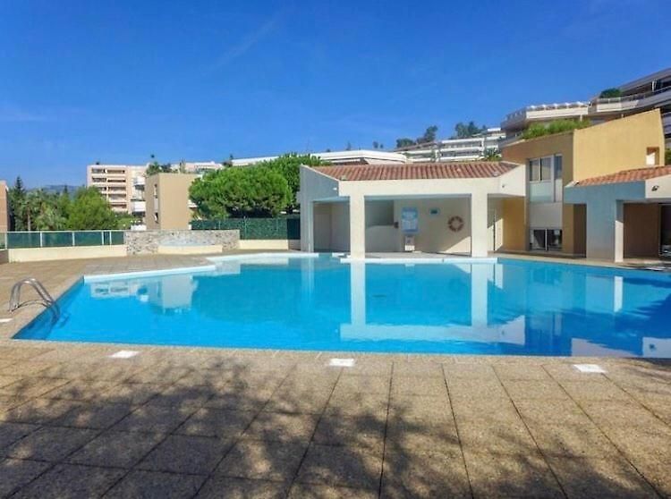 Entier Dans Résidence Privée Avec Gardien, Piscine Et Aire De Jeux Pour Enfants Appartement *