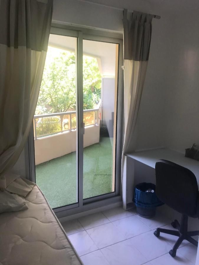 Entier Dans Résidence Privée Avec Gardien, Piscine Et Aire De Jeux Pour Enfants