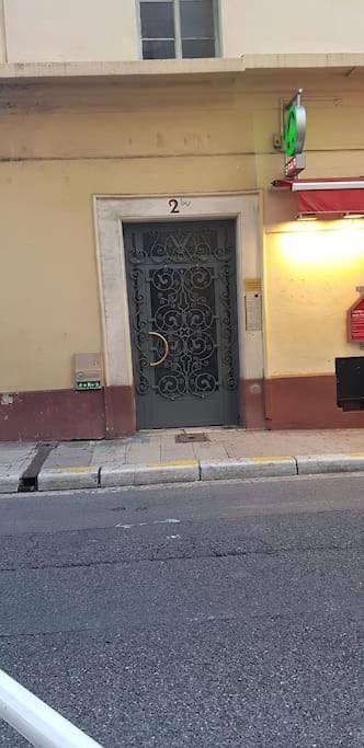 Appartement Studette En Plein Cœur Du Vieux *