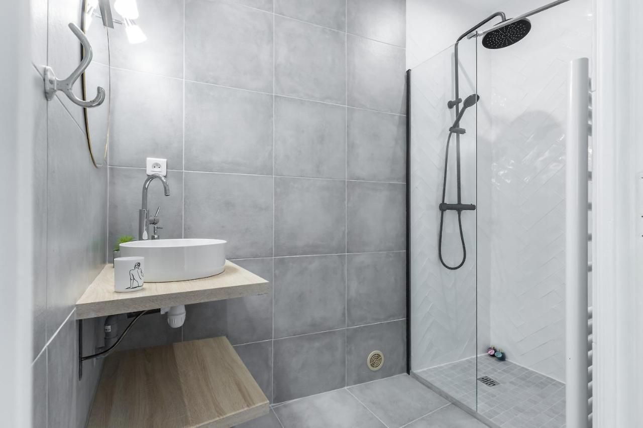 Le 323 Prom - Beachfront - Parking - Near Tram &supermarket - Ac - Washing Machine