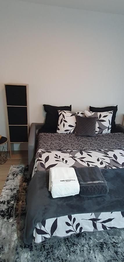 Lovely 1 Bedroom Vacation With Free Parking. Appartement Nice