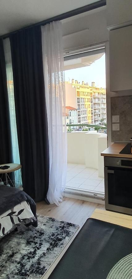 Appartement Lovely 1 Bedroom Vacation With Free Parking. Nice
