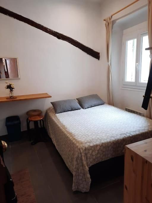 Studette En Plein Cœur Du Vieux