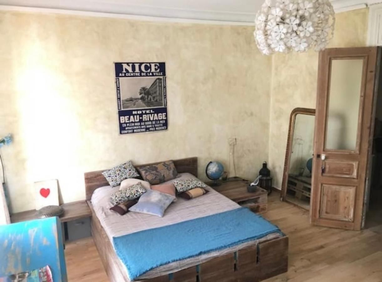 Great And Light Private In The Heart Of Couette-café Nice