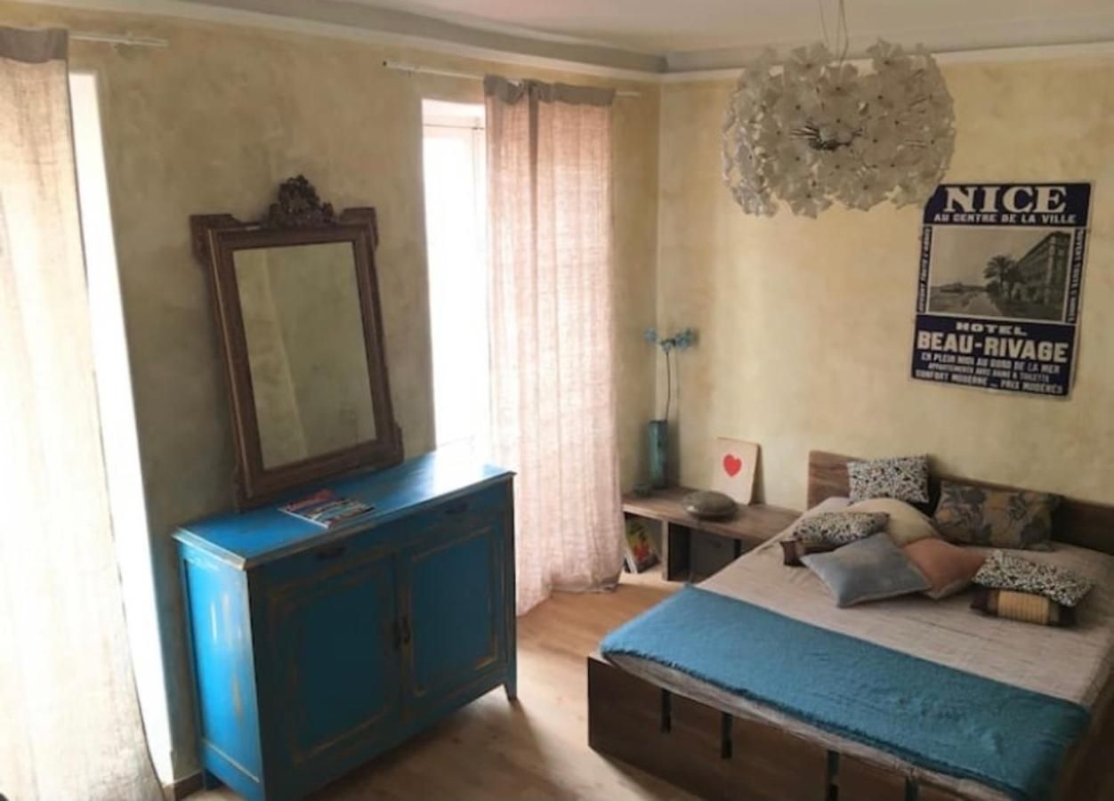 Great And Light Private In The Heart Of Couette-café *