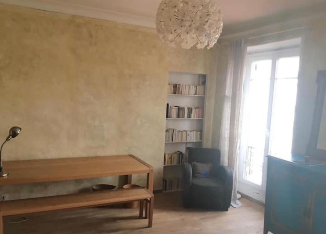 Great And Light Private In The Heart Of Couette-café