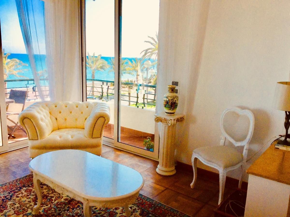 Endless Stunning Mediterranean Sea Views Promenade Des