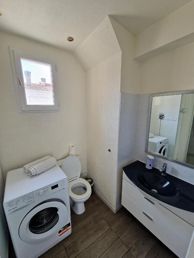 Plein Centre Climatisé Et Spacieux Avec Grande Terrasse Sur Le Toit à Appartement *