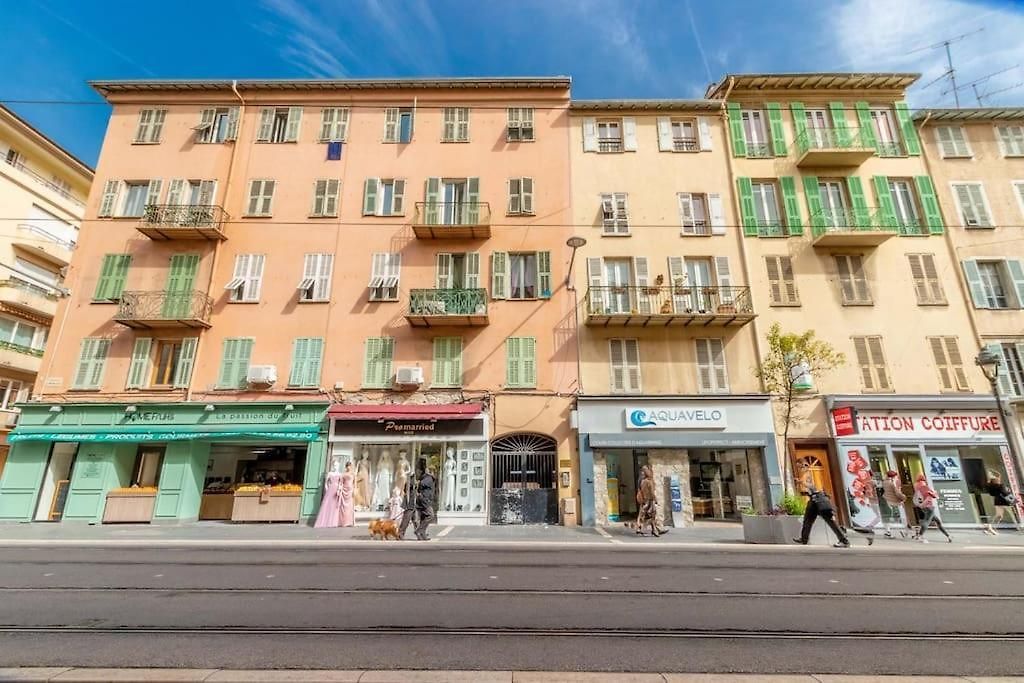 Lovely Townhouse In A Lively Area Close To The Old *