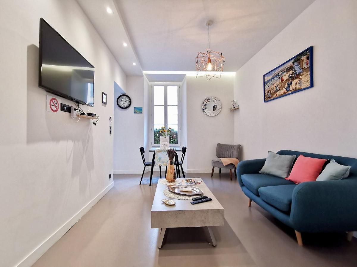Le Petit Balcon By Guys Apartment *