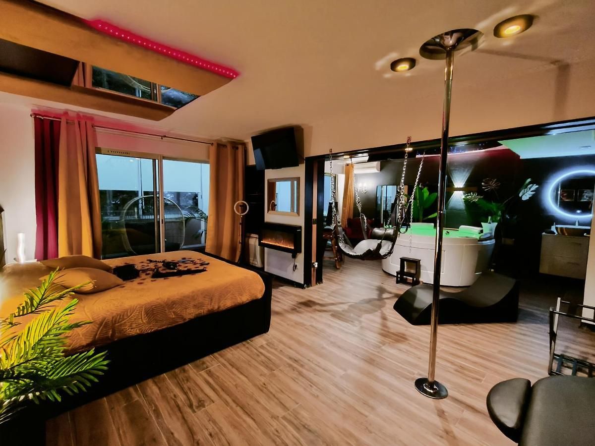 Appartement La Loveroom Bdsm De La Luxe Des Désirs *