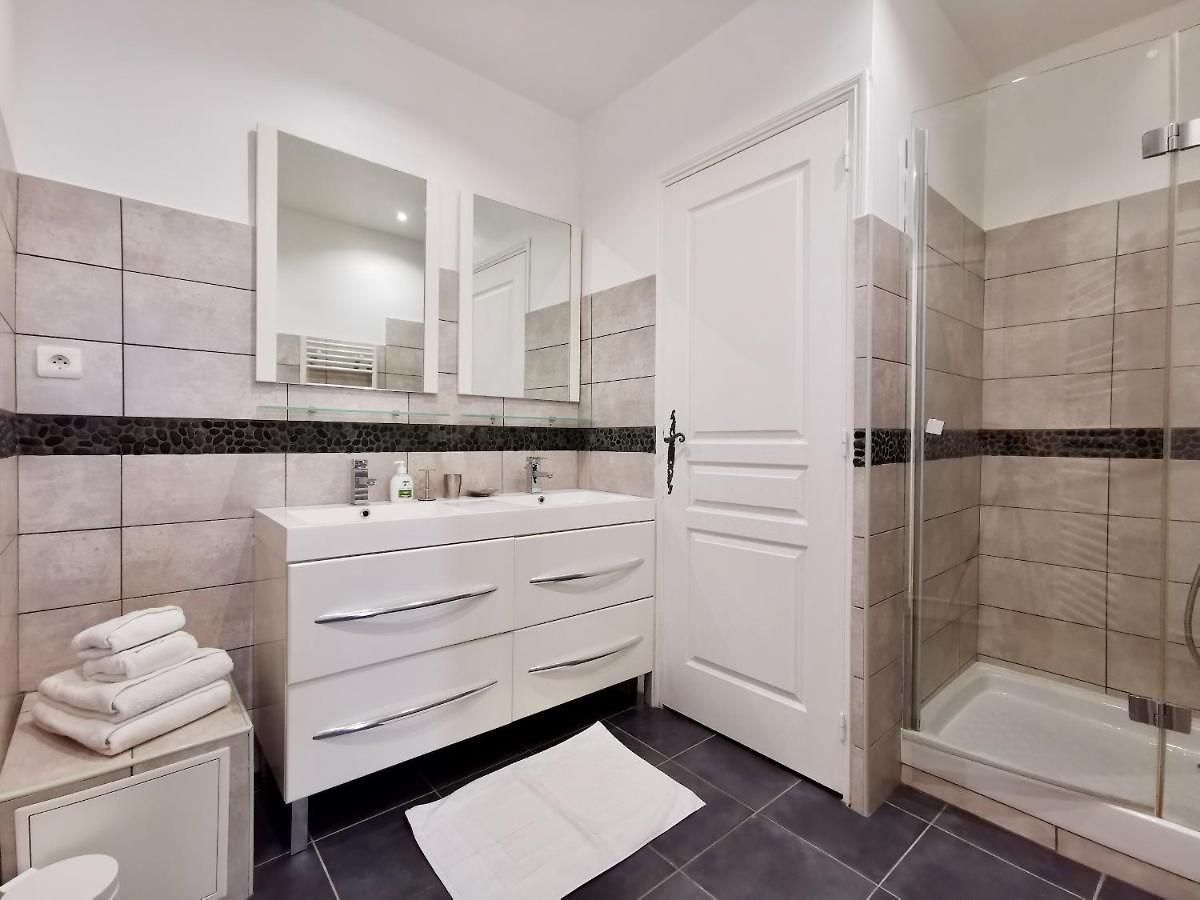 Le Gounod 25 By Guys Apartment