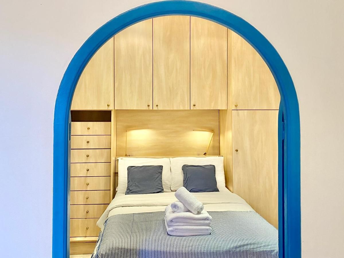 Nautical Living In The Sought-after Port *