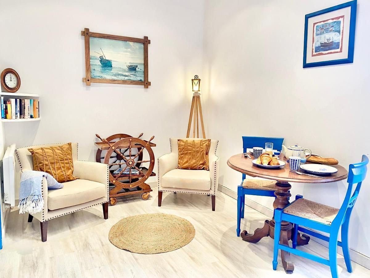 Nautical Living In The Sought-after Port *
