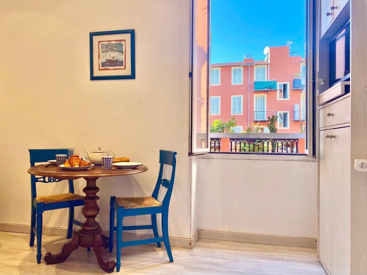 Apartment Nautical Living In The Sought-after Port Nice