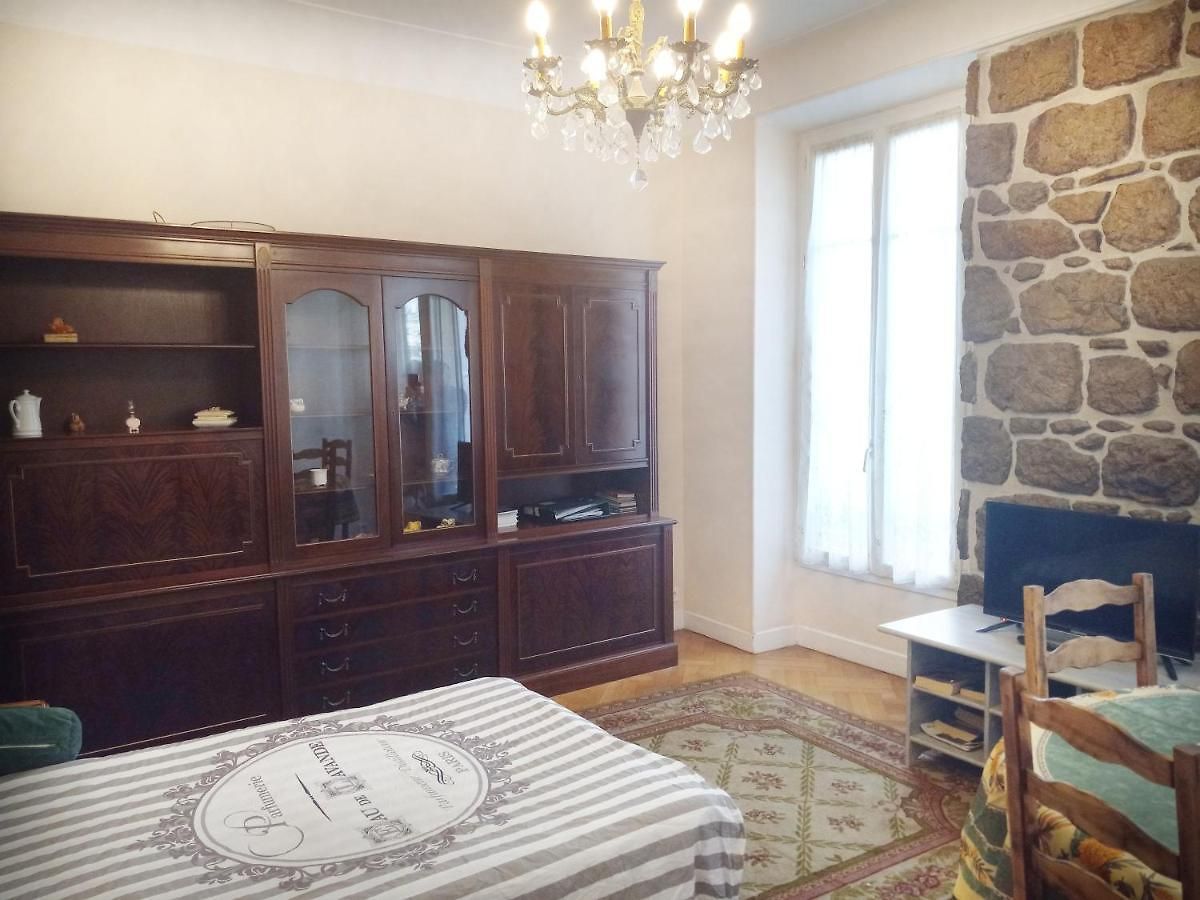 Large 2br Sunny 20 Meter Terrace Parking Shops Appartement
