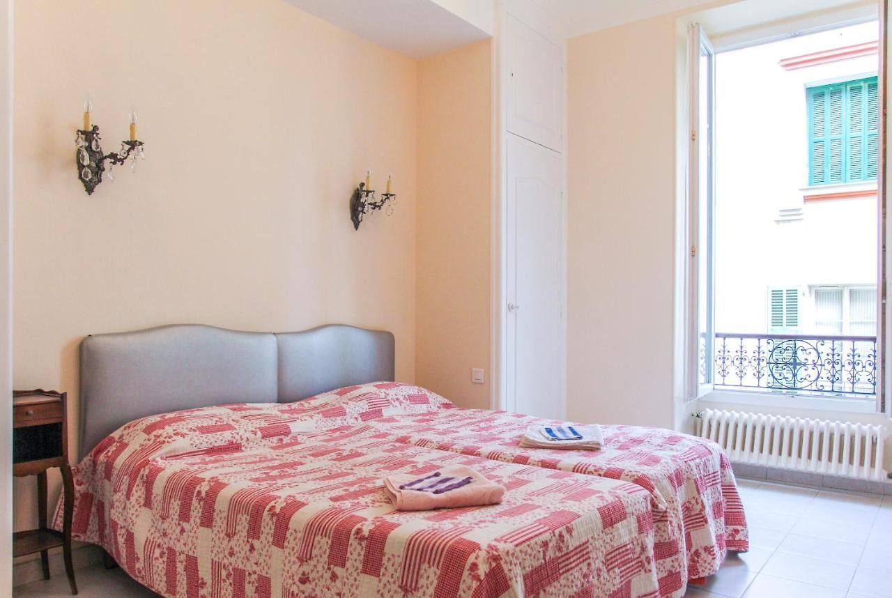Large 2br Sunny 20 Meter Terrace Parking Shops Appartement *