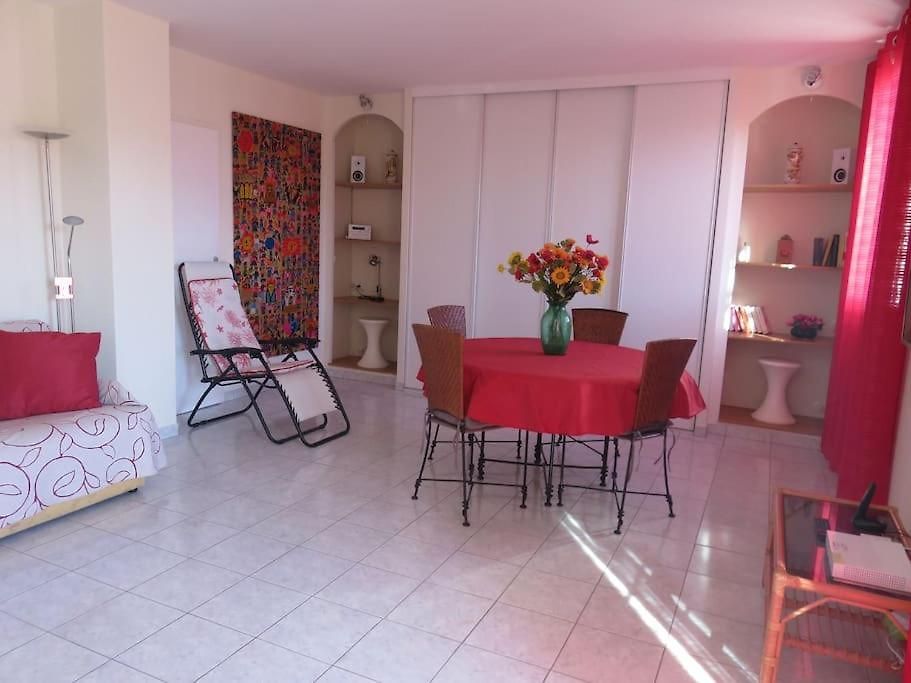 Nord 2 Pieces Calmes,wifi,clim,balcon,parking Nice