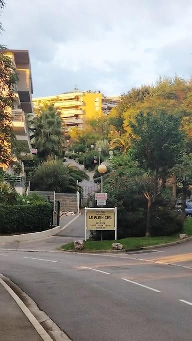 2 Bedroom Flat With Terrasse & Car-park Ouest *