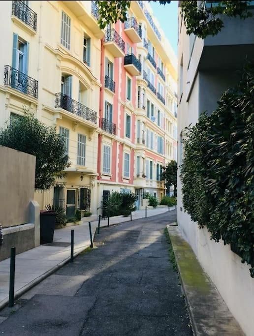 Floor Nest, Balcony Close To Sea&old-town Bail Mobilité Appartement *